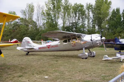 Cessna 195