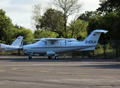 Extra-Flugzeugbau EA-400