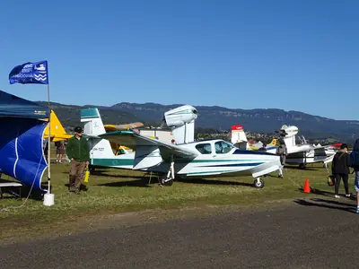 Lake LA-4