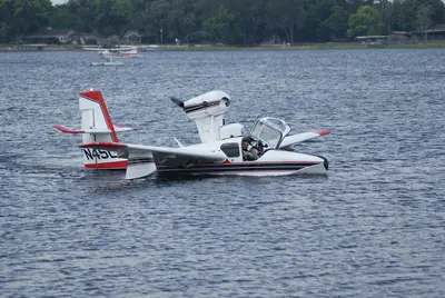 Lake LA-4