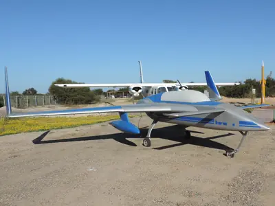 Rutan Aircraft Factory Long-EZ