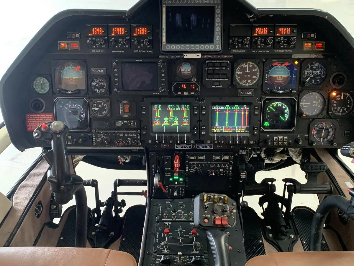 2001 Leonardo A109E, photo 4