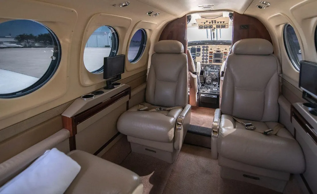 2005 Beechcraft King Air C90B, photo 5