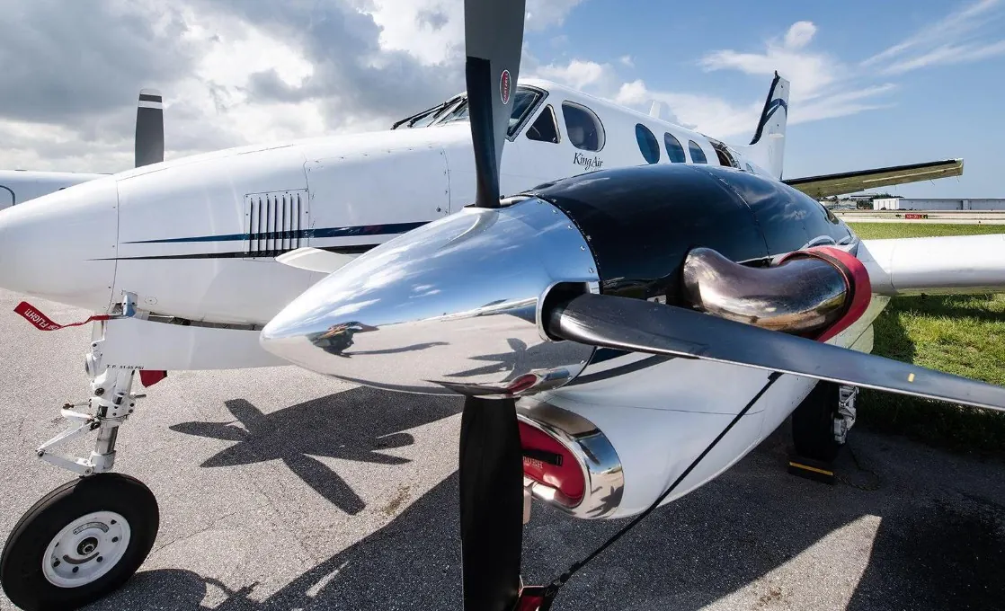 2005 Beechcraft King Air C90B, photo 9