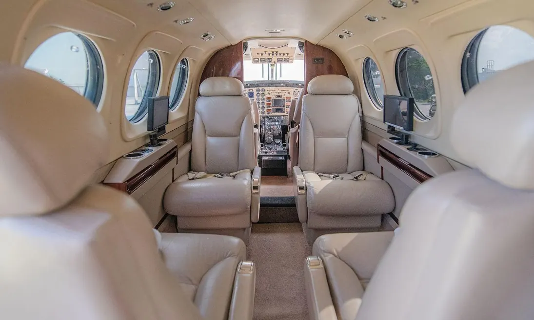 2005 Beechcraft King Air C90B, photo 6