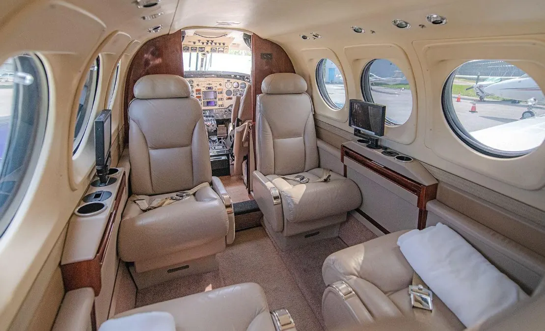 2005 Beechcraft King Air C90B, photo 3