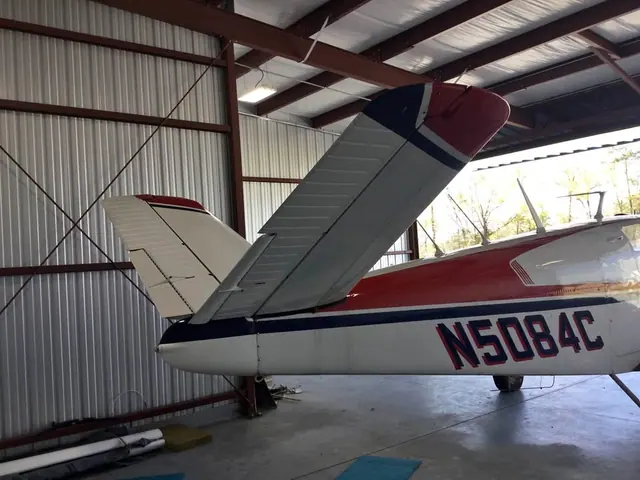 1950 Beechcraft B35 bonanza