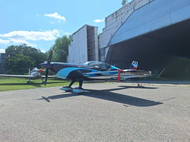 2019 Extra 330