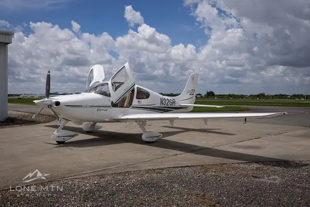 2001 Cirrus SR22