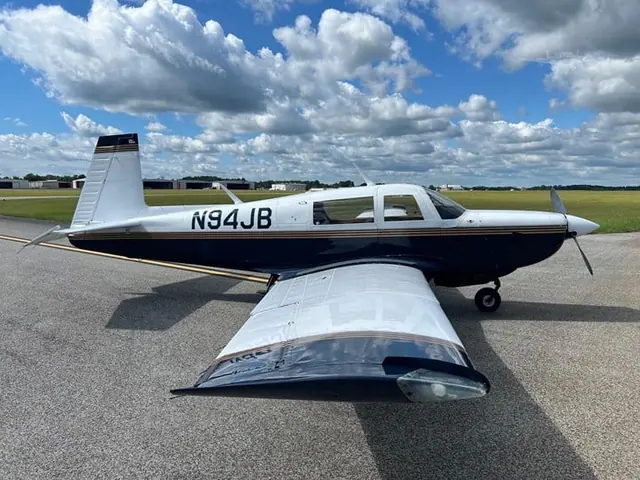 1980 Mooney M20K 231 (N94JB)