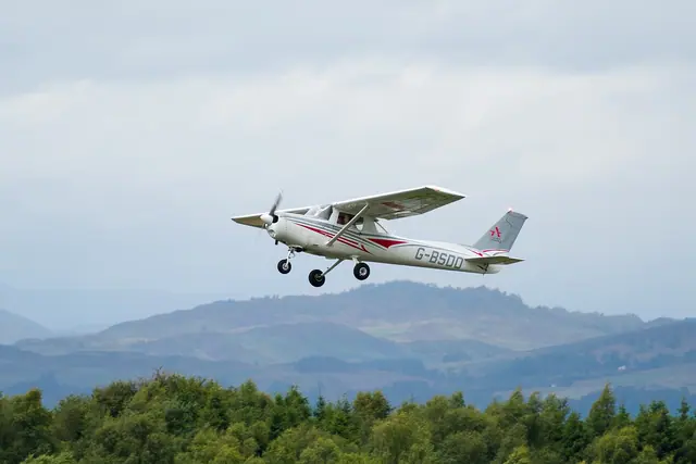 1979 Cessna 152 (G-BSDO)
