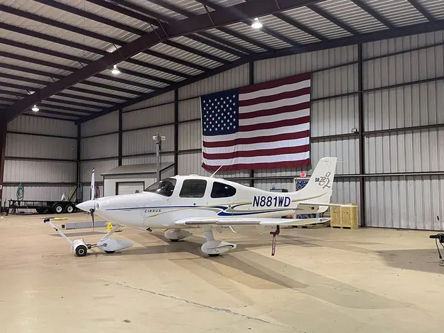 2004 Cirrus SR22-G2