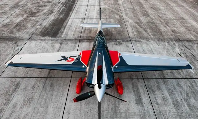 2027 Extra Flugzeugbau 330SX