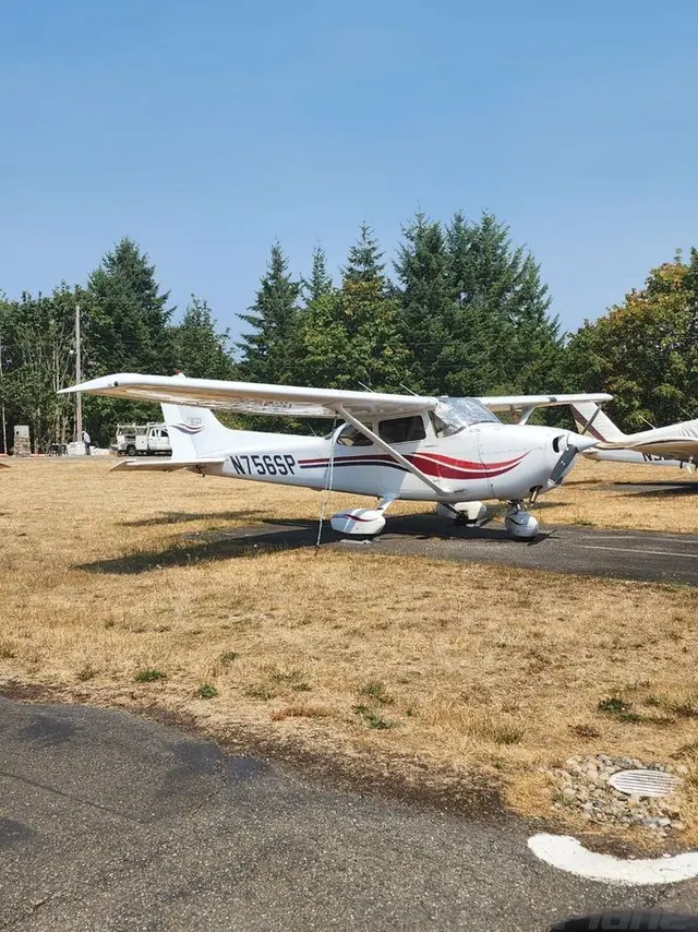 2001 Cessna 172S Skyhawk SP