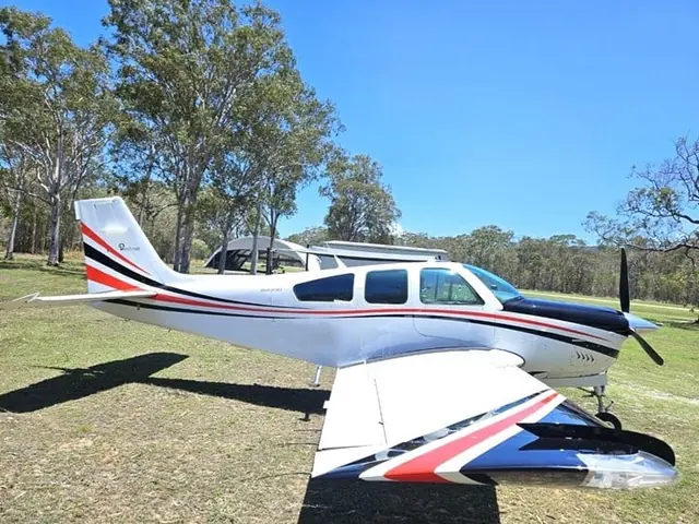 1990 Beechcraft F33A Bonanza