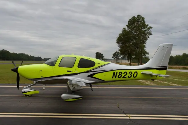 2025 Cirrus SR22-G7 + GTS (N8230)