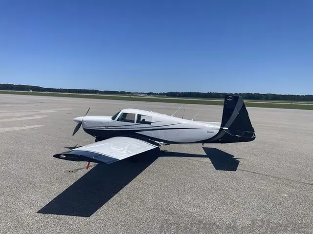 1966 Mooney M20E Super 21