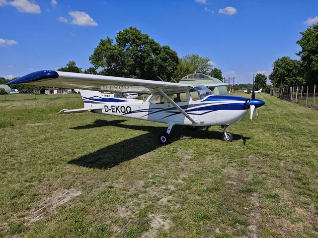 1974 Cessna F-172 M CD-135