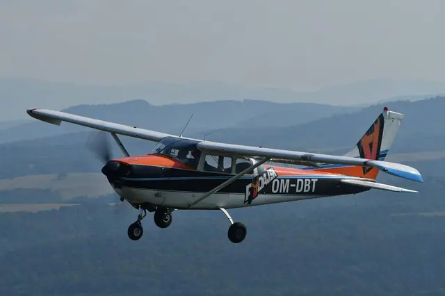 1962 Cessna 182 E skydive