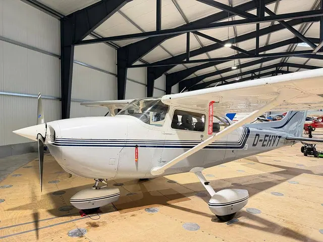 1978 Cessna 172 N long range