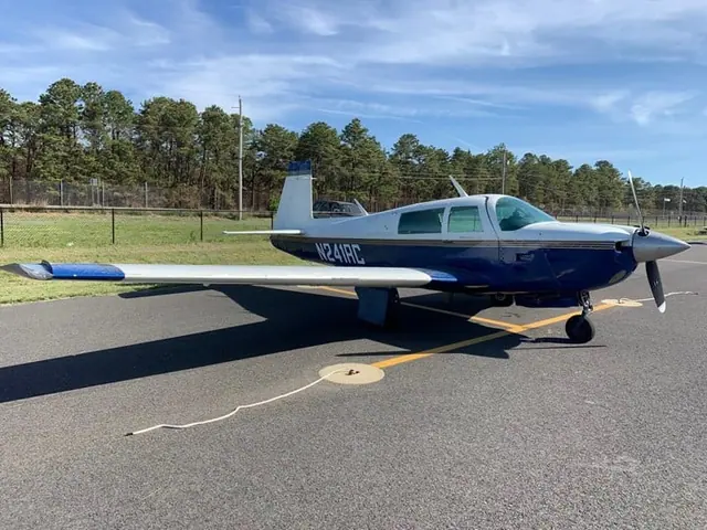 1981 Mooney M20J 201 (N241RC)