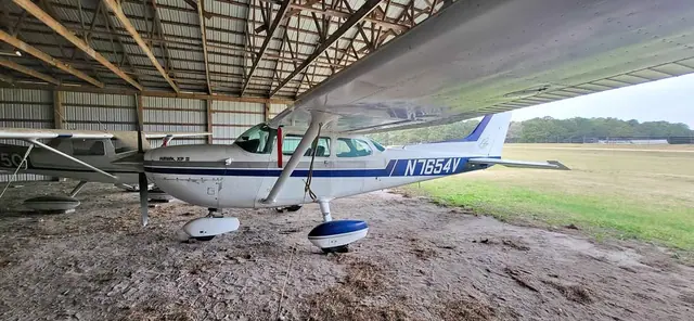 1977 Cessna skyhawk R172 xp
