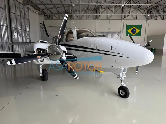 Beechcraft Baron B58 2001