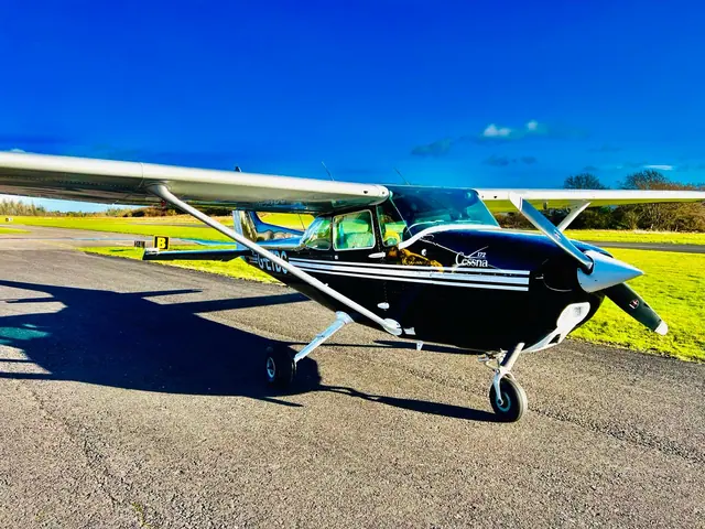 1981 Cessna 172P with Helix Av.