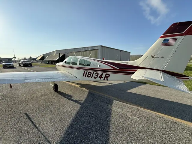 1974 Beechcraft F33A Bonanza
