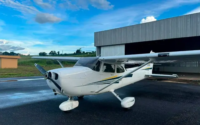 Cessna 172 SP Skyhawk - Year 2001 - 658 H.T.