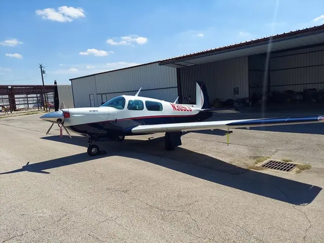 1982 Mooney M20K 305 Rocket