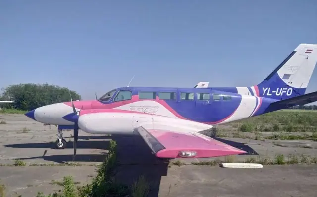 1980 Cessna 404 Titan cam hole