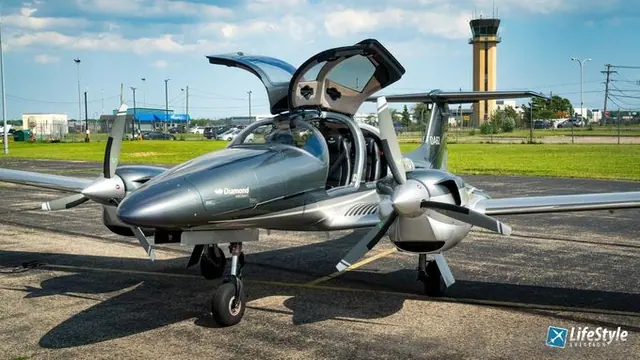 2018 Diamond DA62 (N520RA)