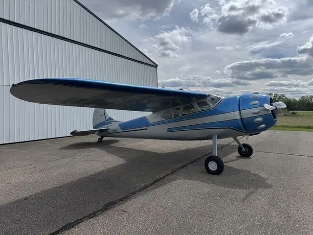 1951 Cessna 195