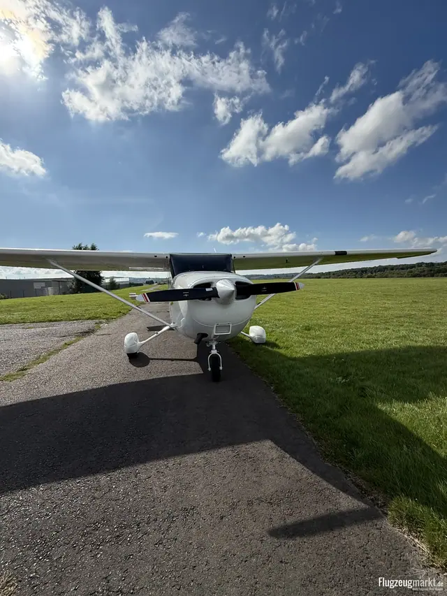 2000 Cessna C172R