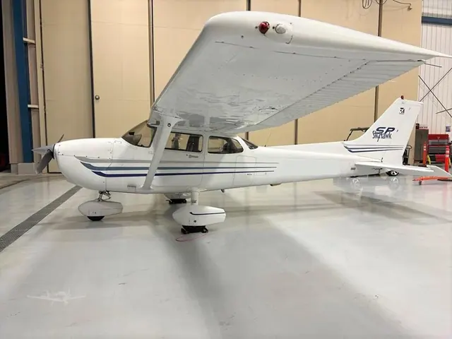 2003 Cessna 172S Skyhawk SP