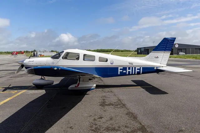 2001 Piper PA-28-181 Archer III Low time