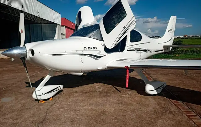 Cirrus SR22 GTS – Year 2005 – 2,801 H.T.