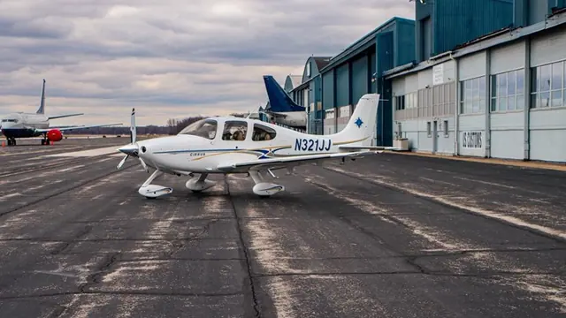 2004 Cirrus SR22-G2