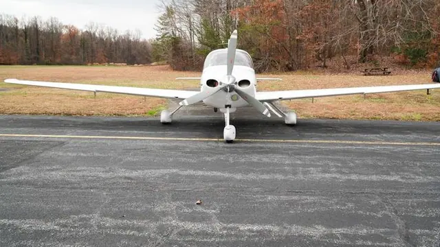 2002 Cirrus SR22 (N882CD)