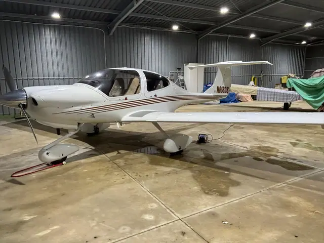 2004 Diamond DA40 Diamond Star