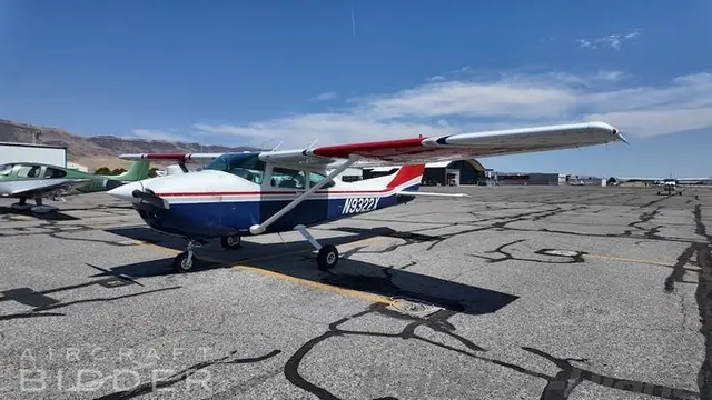 1985 Cessna 182R Skylane (N9322X)