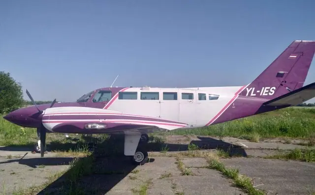 1976 Cessna 404 Titan cam holes