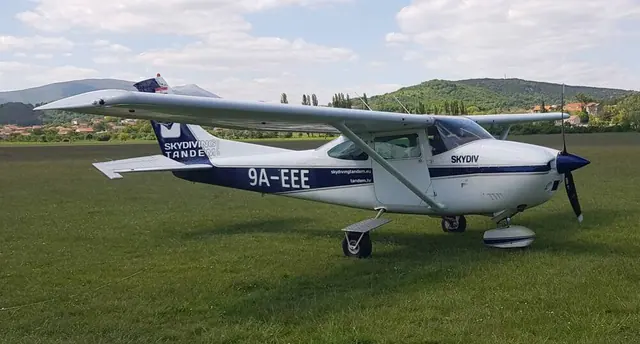 1977 Cessna 182 Skylane skydive
