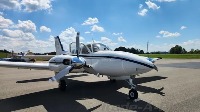 1975 Beechcraft B58 Baron