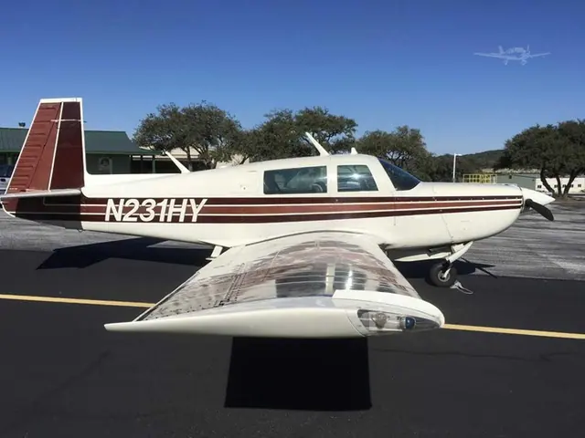1980 Mooney M20K 231 (N231HY)