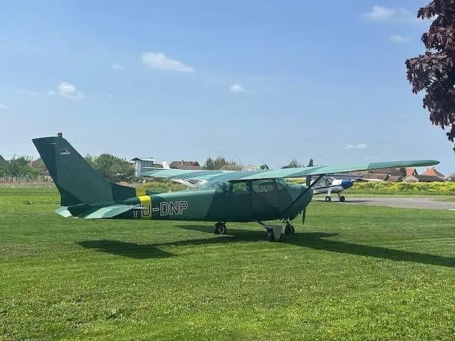 1962 Cessna 182 Skylane skydive