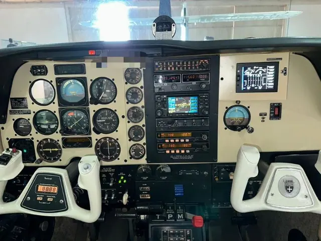 Beechcraft Bonanza A36 1977
