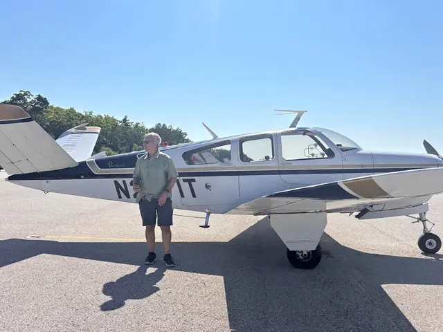 Beechcraft Bonanza V35 1967 good condition