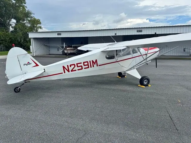 PA-12 Super Cruiser - Piper